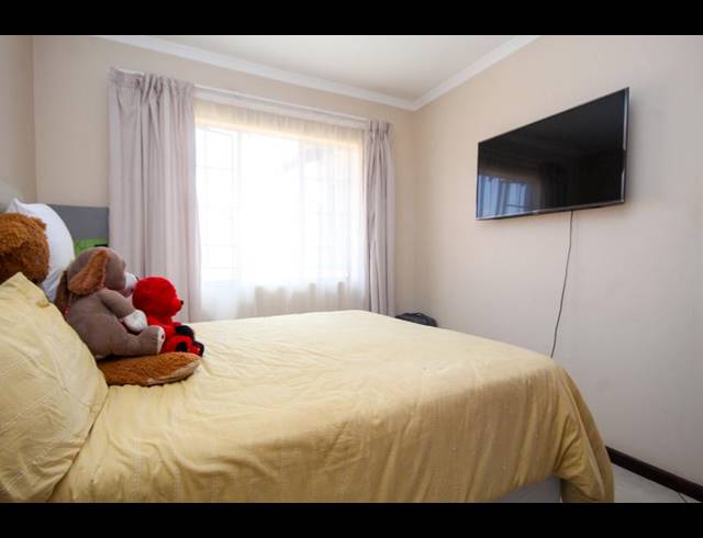 2 BEDROOM TOWNHOUSE FOR SALE IN MONAVONI